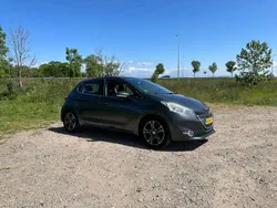 Grijs Gebruikt 2013 Peugeot 208 Allure Hatchback | € 6.000 (Goede deal)