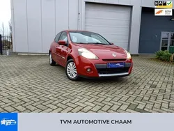 Rood Gebruikt 2011 Renault Clio II Collection Hatchback | € 2.940 (Eerlijke prijs)
