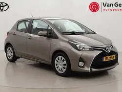 Bruin Gebruikt 2015 Toyota Yaris Hybrid Hatchback | € 13.499 (Eerlijke prijs)