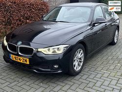 Zwart (metallic) Gebruikt 2016 BMW 320 Executive Sedan | € 13.200 (Goede deal)