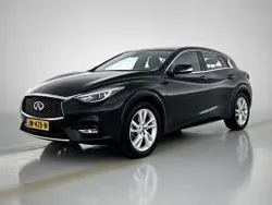 Zwart, metallic lak Gebruikt 2016 Infiniti Q30 Premium Hatchback | € 15.445