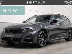Grijs Gebruikt 2022 BMW 330e M Sport Stationwagen | € 38.940 (Eerlijke prijs)