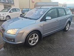 Blauw Gebruikt 2006 Ford Focus Ghia Stationwagen | € 1.350 (Goede deal)