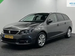Grijs Gebruikt 2018 Peugeot 308 Premium Stationwagen | € 10.000 (Goede deal)