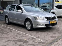 Grijs Gebruikt 2012 Skoda Octavia Ambition Stationwagen | € 2.950 (Goede deal)