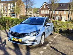 Blauw Gebruikt 2017 Opel Astra Edition Hatchback | € 9.000 (Goede deal)
