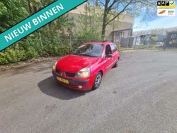 Rood Gebruikt 2001 Renault Clio II Authentique Hatchback | € 999 (Duur)