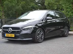 Grijs Gebruikt 2023 Mercedes B180 MPV | € 38.715 (Eerlijke prijs)