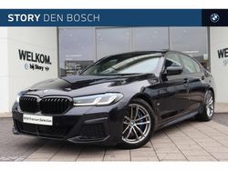 M carbonschwarz (donker zwart metallic) Gebruikt 2021 BMW 530 Comfort Edition Sedan | € 39.950 (Iets duurder)