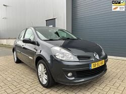 Grijs (metallic) Gebruikt 2006 Renault Clio R.S. Initiale Hatchback | € 2.499 (Eerlijke prijs)