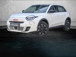 Wit Nieuw 2025 Fiat 600E Red SUV | € 29.420