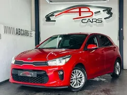 Rood Gebruikt 2020 Kia Rio Sedan | € 12.990 (Iets duurder)