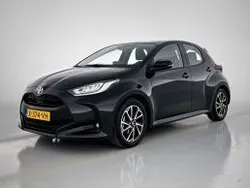Zwart Gebruikt 2024 Toyota Yaris Hatchback | € 22.445 (Eerlijke prijs)