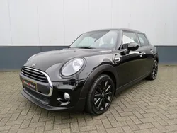 Zwart, metallic lak Gebruikt 2019 Mini ONE Business Hatchback | € 18.950 (Eerlijke prijs)