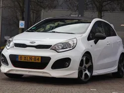 Wit Gebruikt 2014 Kia Rio GT-Line Hatchback | € 9.445 (Eerlijke prijs)