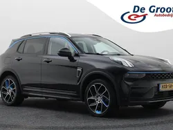 Zwart, metallic lak Gebruikt 2022 Lynk & Co 01 SUV | € 24.450 (Eerlijke prijs)