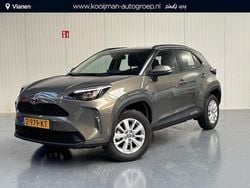 Oxyde bronze metallic (groen metallic) Gebruikt 2024 Toyota Yaris Cross Active SUV | € 28.400 (Eerlijke prijs)