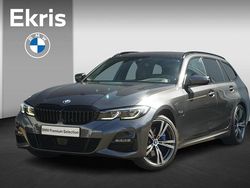 Grijs Gebruikt 2022 BMW 330e M Sport Stationwagen | € 37.850 (Eerlijke prijs)