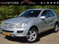 Grijs, metallic lak Gebruikt 2006 Mercedes ML500 SUV | € 14.950 (Iets duurder)