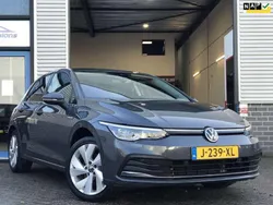 Grijs, metallic lak Gebruikt 2020 VW Golf VIII Style Hatchback | € 21.950 (Goede deal)