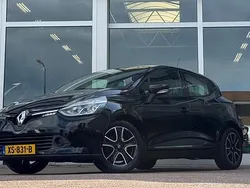 Zwart, metallic lak Gebruikt 2015 Renault Clio IV Dynamique Hatchback | € 6.994 (Eerlijke prijs)