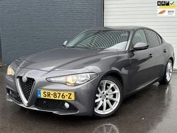 Grijs Gebruikt 2017 Alfa Romeo Giulia Super Sedan | € 15.950
