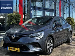 Grijs Gebruikt 2022 Renault Clio V Equilibre Hatchback | € 14.690 (Eerlijke prijs)