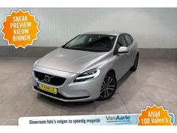 Zilver, metallic lak Gebruikt 2018 Volvo V40 Business Edition Stationwagen | € 15.450 (Eerlijke prijs)