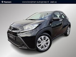 Zwart Gebruikt 2025 Toyota Aygo X Play SUV | € 20.845