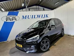 Zwart Gebruikt 2021 BMW 218 Executive Stationwagen | € 24.750 (Eerlijke prijs)