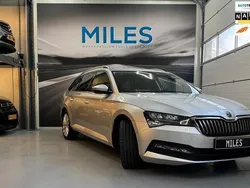 Grijs Gebruikt 2022 Skoda Superb Business Line Stationwagen | € 26.895 (Goede deal)