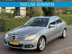 Grijs, metallic lak Gebruikt 2011 Mercedes C220 Sedan | € 8.999 (Eerlijke prijs)