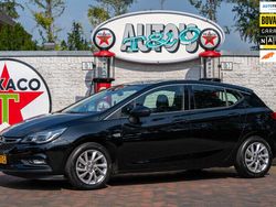 Zwart Gebruikt 2018 Opel Astra Business Hatchback | € 11.950 (Eerlijke prijs)