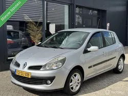 Grijs Gebruikt 2006 Renault Clio II Dynamique Hatchback | € 2.450 (Iets duurder)