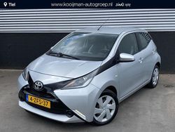 Zilver Gebruikt 2015 Toyota Aygo X-play Hatchback | € 6.900 (Iets duurder)