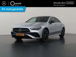 Grijs, metallic lak Gebruikt 2024 Mercedes CLA250e AMG line Sedan | € 44.850 (Eerlijke prijs)
