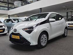 Wit Gebruikt 2021 Toyota Aygo X-play Hatchback | € 10.750 (Eerlijke prijs)
