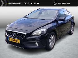 Zwart Gebruikt 2015 Volvo V40 CC Momentum Stationwagen | € 18.694 (Eerlijke prijs)