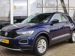 Blauw Gebruikt 2020 VW T-Roc Style SUV | € 23.900 (Goede deal)