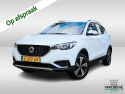 Wit, metallic lak Gebruikt 2021 MG ZS Luxury Sedan | € 15.200