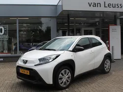 Wit Gebruikt 2023 Toyota Aygo Play Hatchback | € 15.700 (Goede deal)