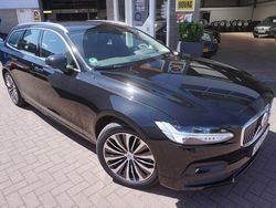 Zwart, metallic lak Gebruikt 2021 Volvo V90 Momentum Stationwagen | € 29.945 (Goede deal)
