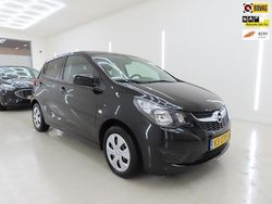 Zwart (metallic) Gebruikt 2016 Opel Karl Edition Hatchback | € 7.799 (Eerlijke prijs)