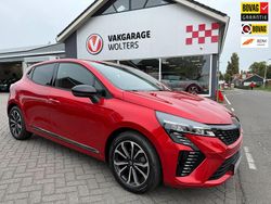 Rood Gebruikt 2024 Renault Clio V Techno Hatchback | € 19.950 (Eerlijke prijs)
