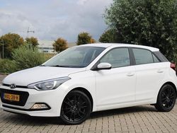 Wit Gebruikt 2016 Hyundai i20 Hatchback | € 8.950 (Eerlijke prijs)