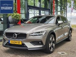 Grijs Gebruikt 2020 Volvo V60 CC Pro Stationwagen | € 34.890 (Eerlijke prijs)