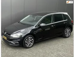 Zwart Gebruikt 2017 VW Golf VII Highline Hatchback | € 12.490 (Eerlijke prijs)