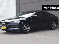 Blauw Gebruikt 2018 Opel Insignia Innovation Hatchback | € 17.940 (Eerlijke prijs)