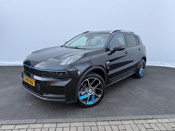 Zwart (metallic) Gebruikt 2023 Lynk & Co 01 SUV | € 25.000 (Goede deal)