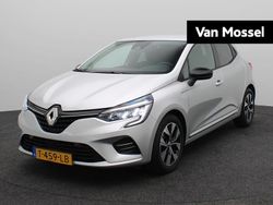 Grijs Gebruikt 2023 Renault Clio V Evolution Hatchback | € 17.435 (Eerlijke prijs)